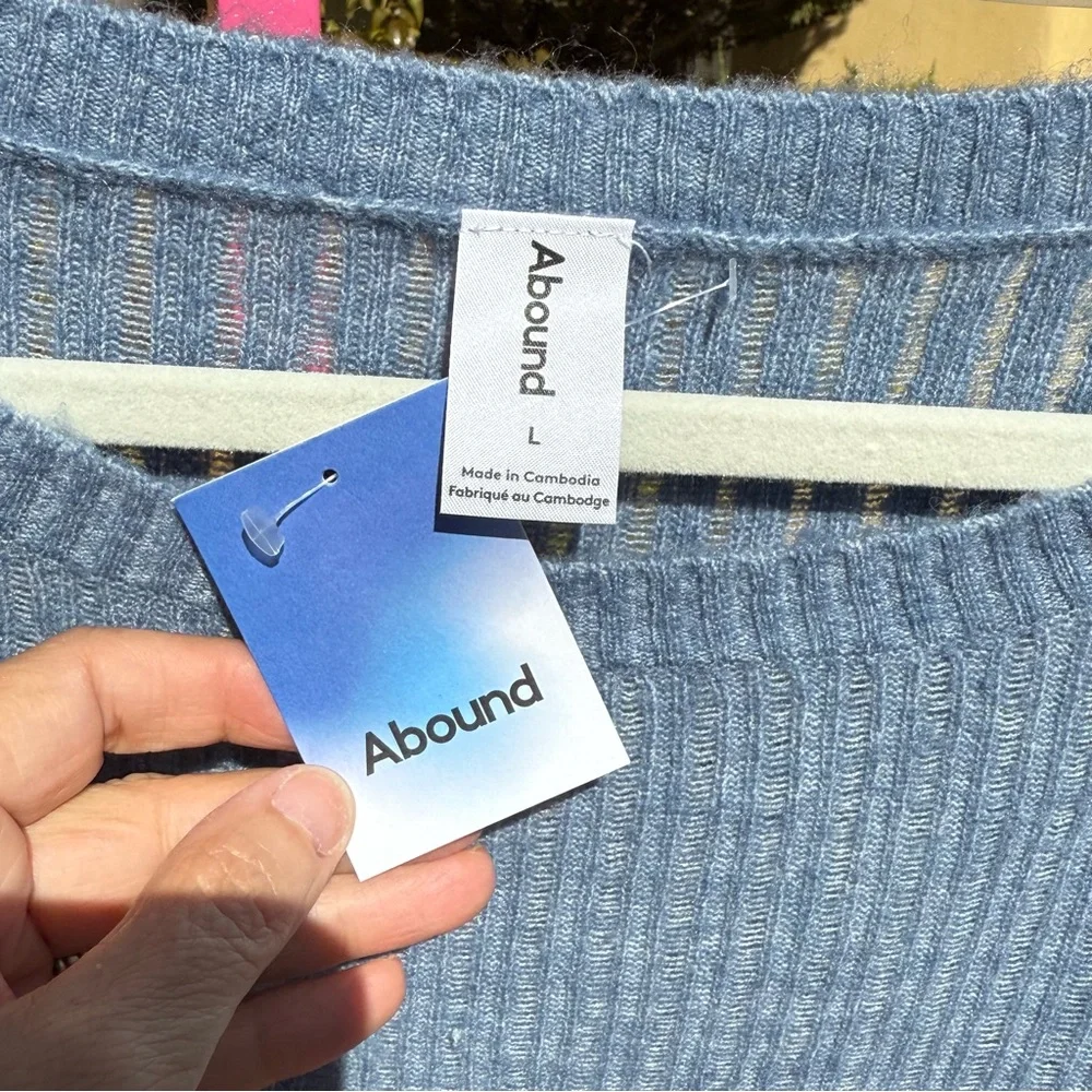 NWT Abound Blue Cropped Ribbed Sweater Size L‎